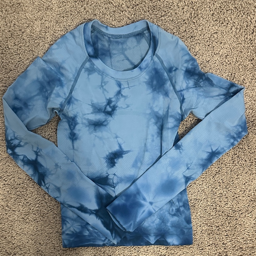 Lululemon Blue Tie-Dye Long Sleeve Top size 2 waist lenght